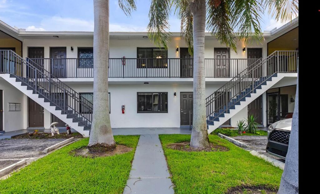 Photo of 520 NE 44th Street #6, Boca Raton, FL 33431 (MLS # R11168333)