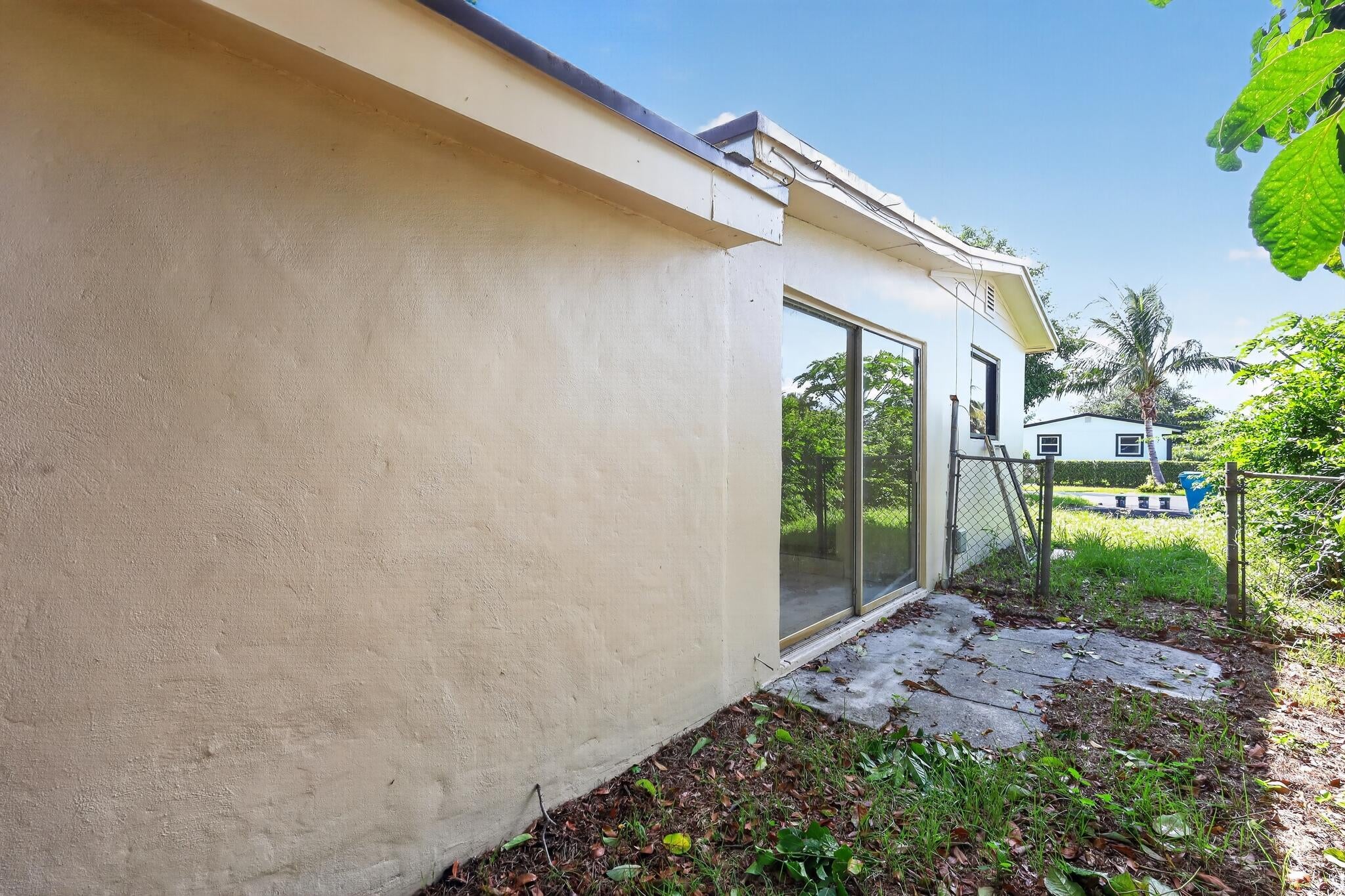 2740 NW 2ND Street