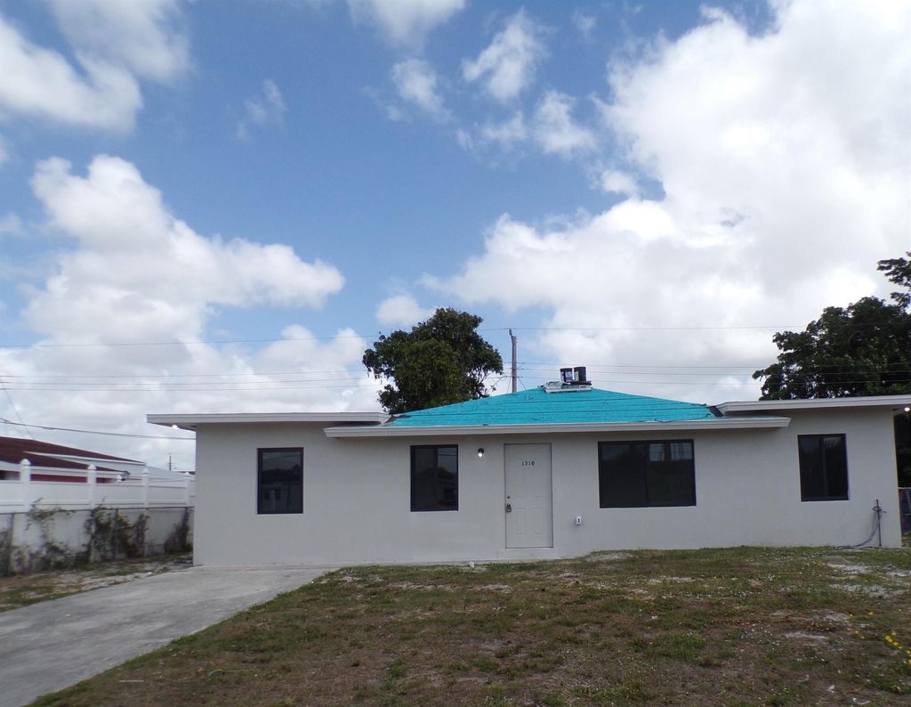 Photo of 1310 W 1st Street, Riviera Beach, FL 33404 (MLS # R11078706)