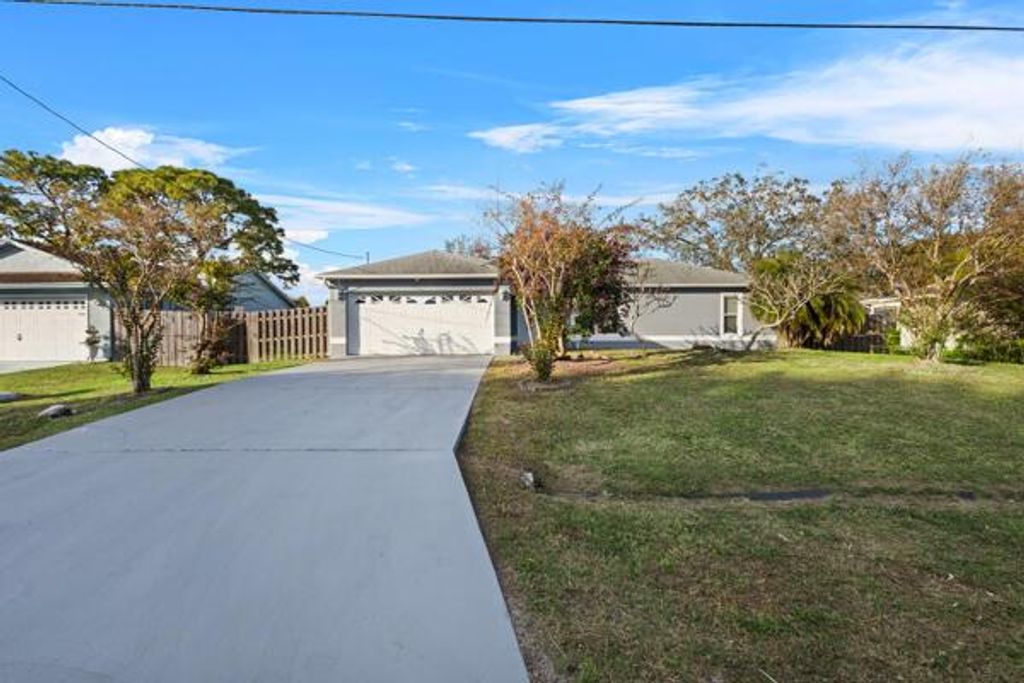 Photo of 457 SW David Terrace, Port Saint Lucie, FL 34953 (MLS # R11065457)