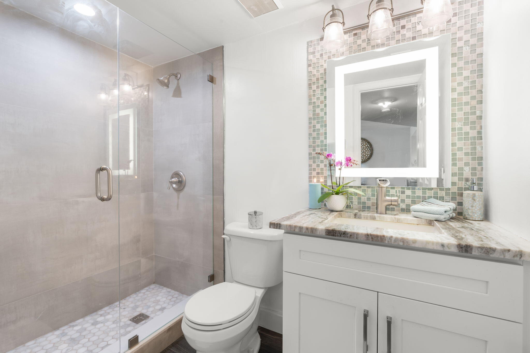 LAKE EMERALD CONDOMINIUM NO SIX - Residential