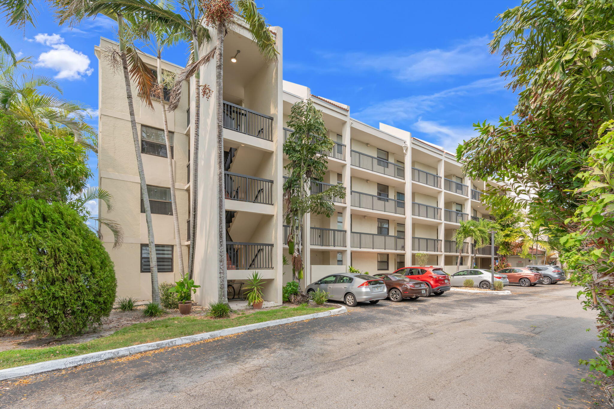 LAKE EMERALD CONDOMINIUM NO SIX - Residential