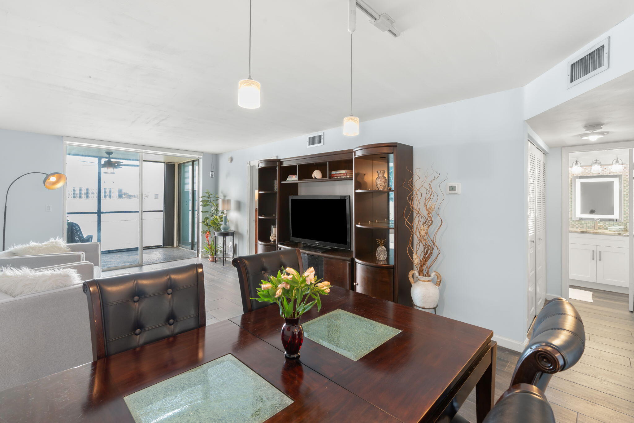 LAKE EMERALD CONDOMINIUM NO SIX - Residential
