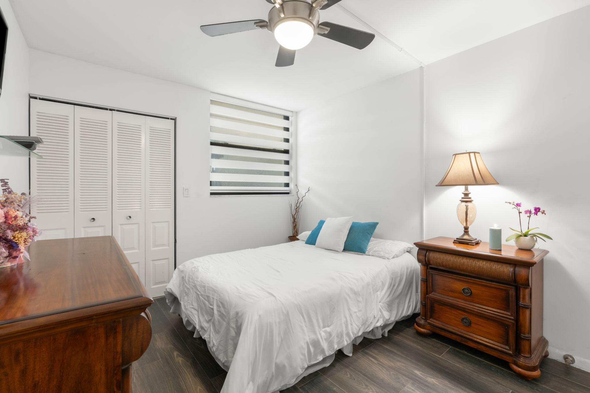 LAKE EMERALD CONDOMINIUM NO SIX - Residential