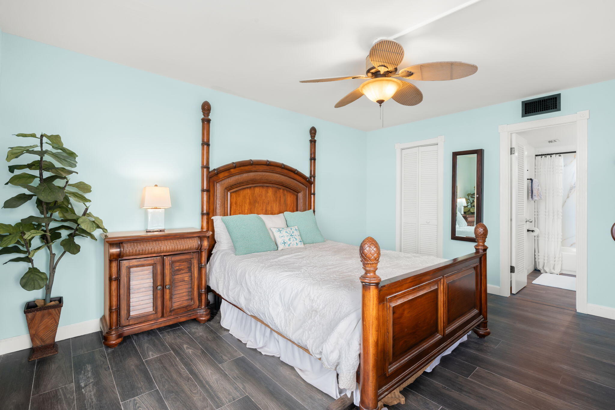 LAKE EMERALD CONDOMINIUM NO SIX - Residential