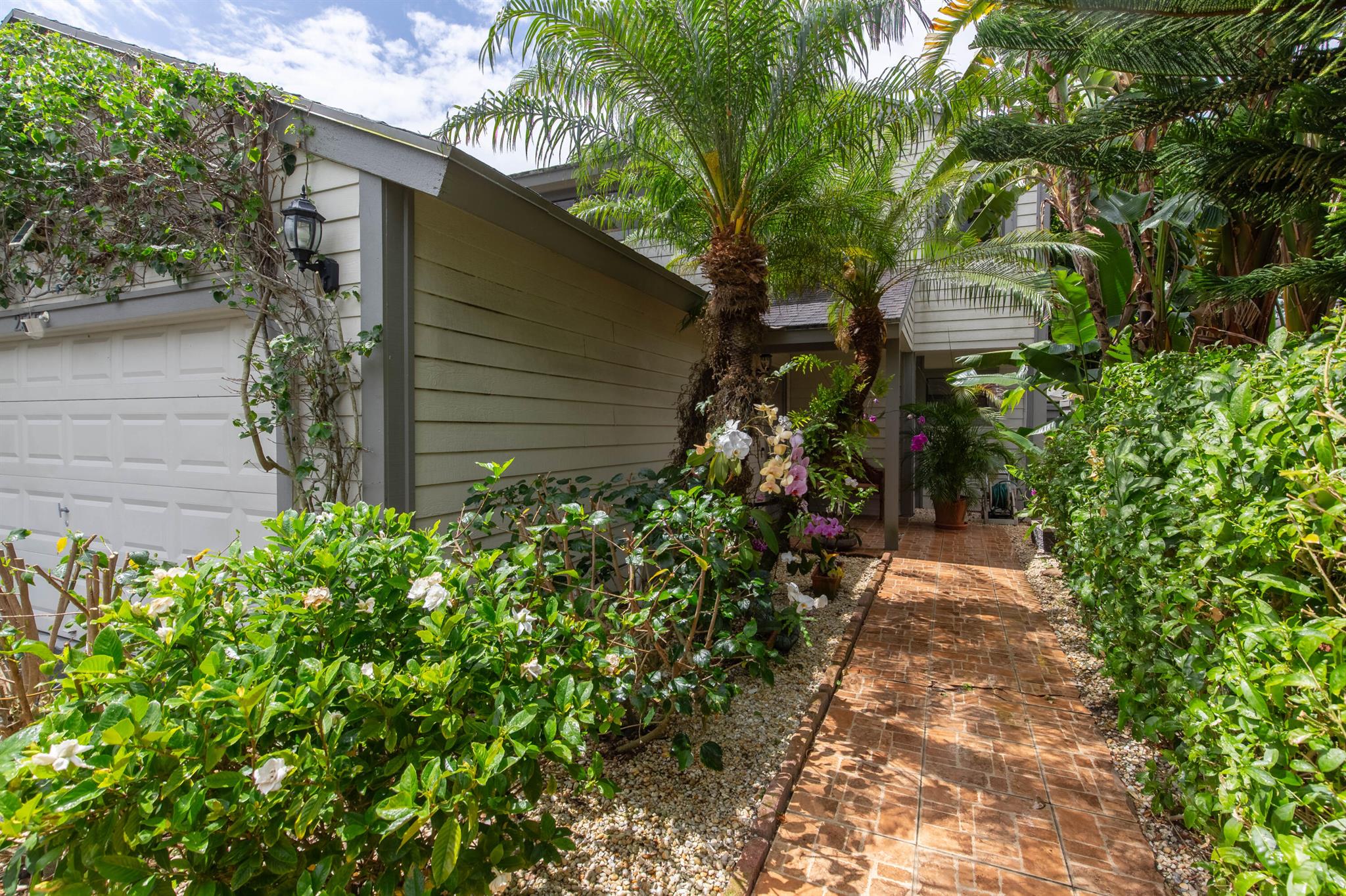 Properties 2565 Bedford Mews Drive
