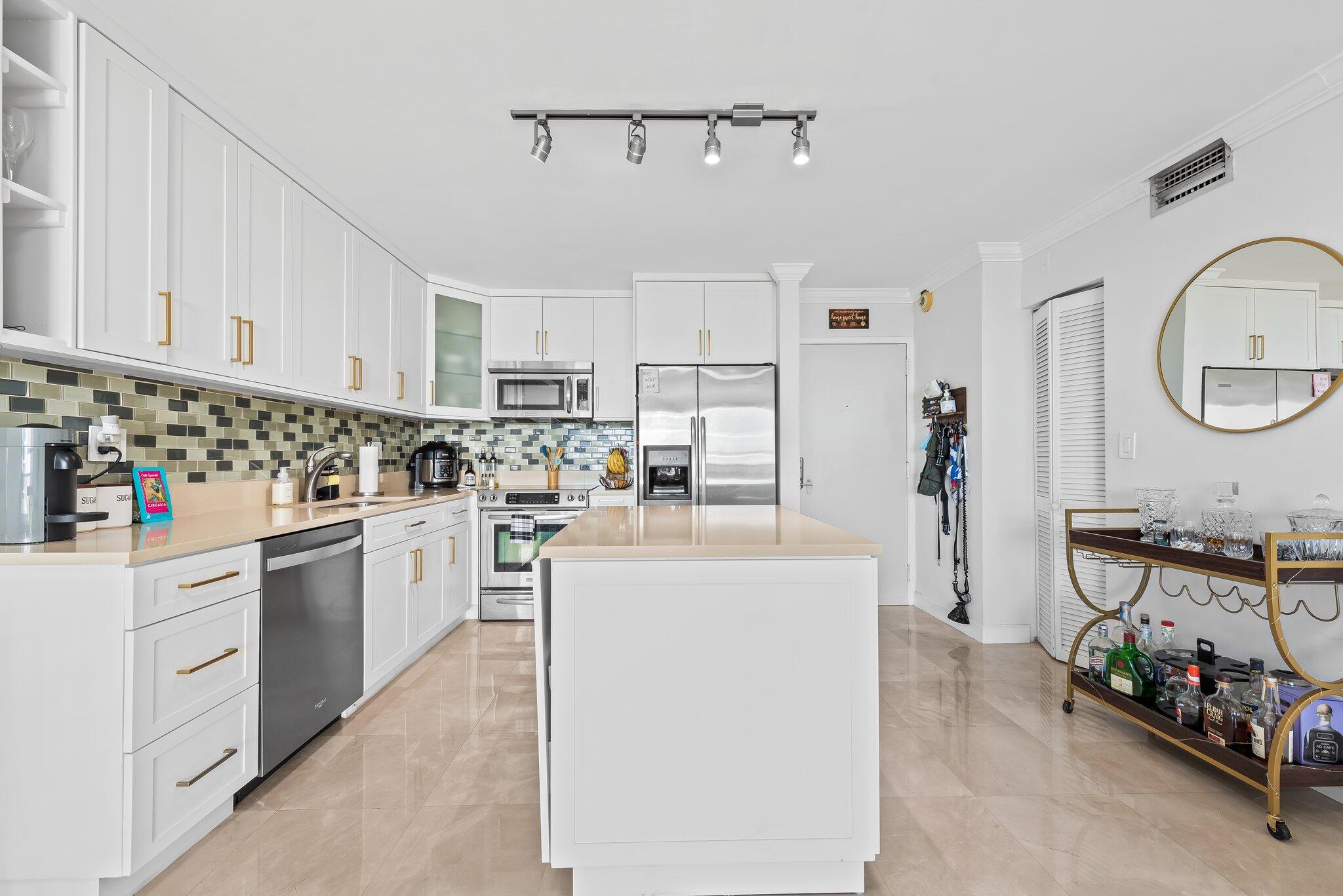 600 NE 36th Street 606