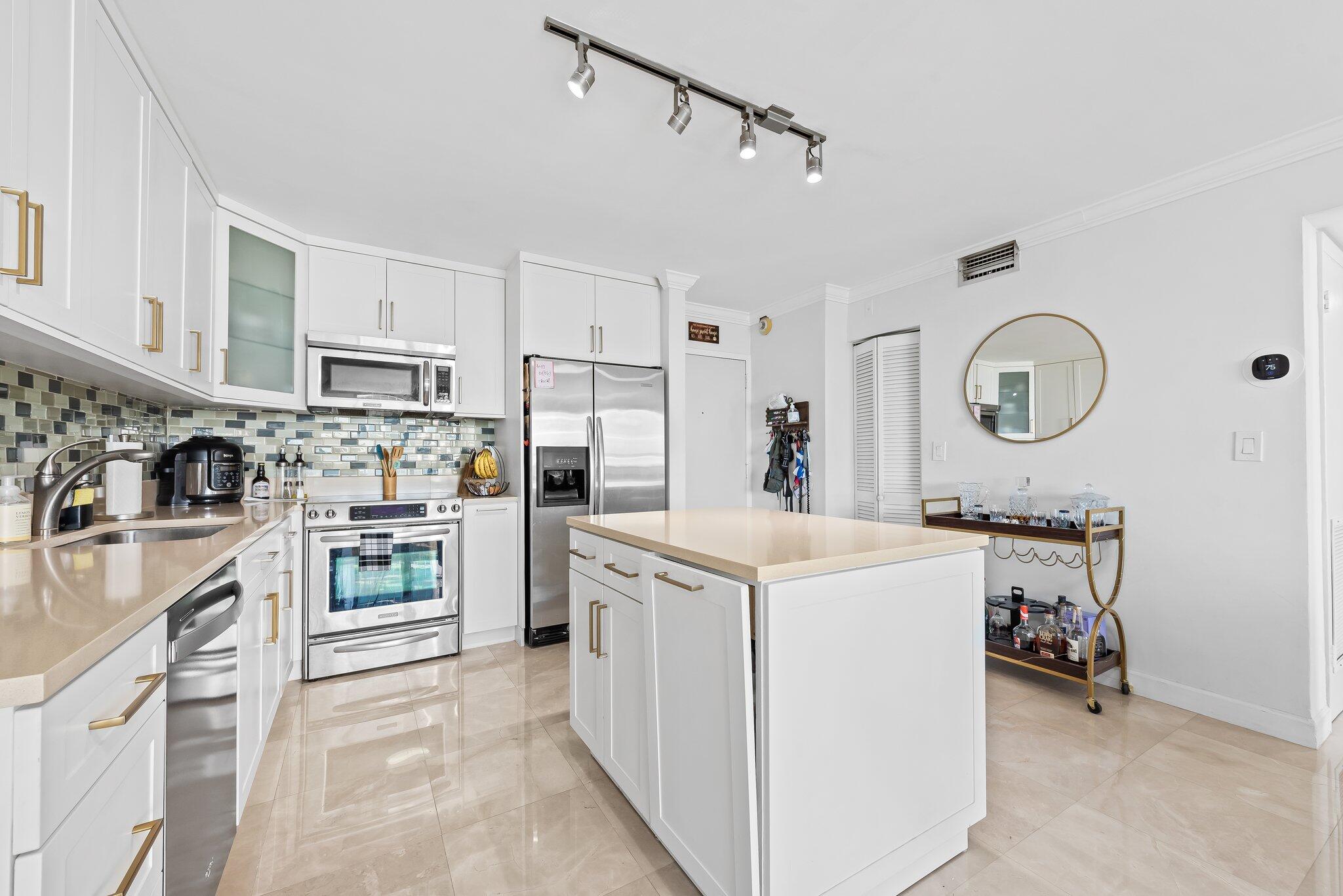 600 NE 36th Street 606