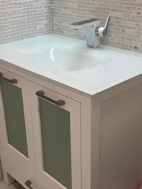 qual hollow condo - Residential Lease