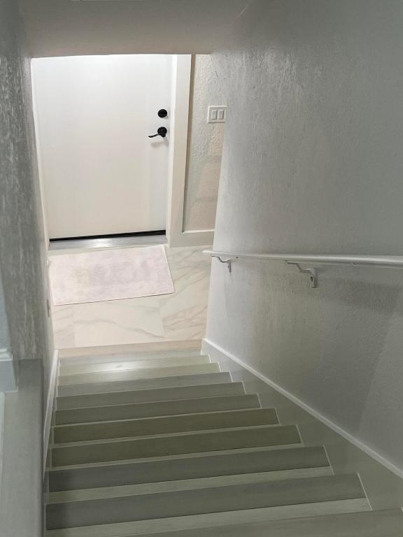 qual hollow condo - Residential Lease