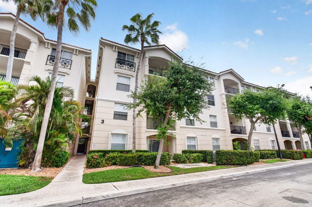 Photo of 3415 TUSCANY Way #415, Boynton Beach, FL 33435 (MLS # B26075054)