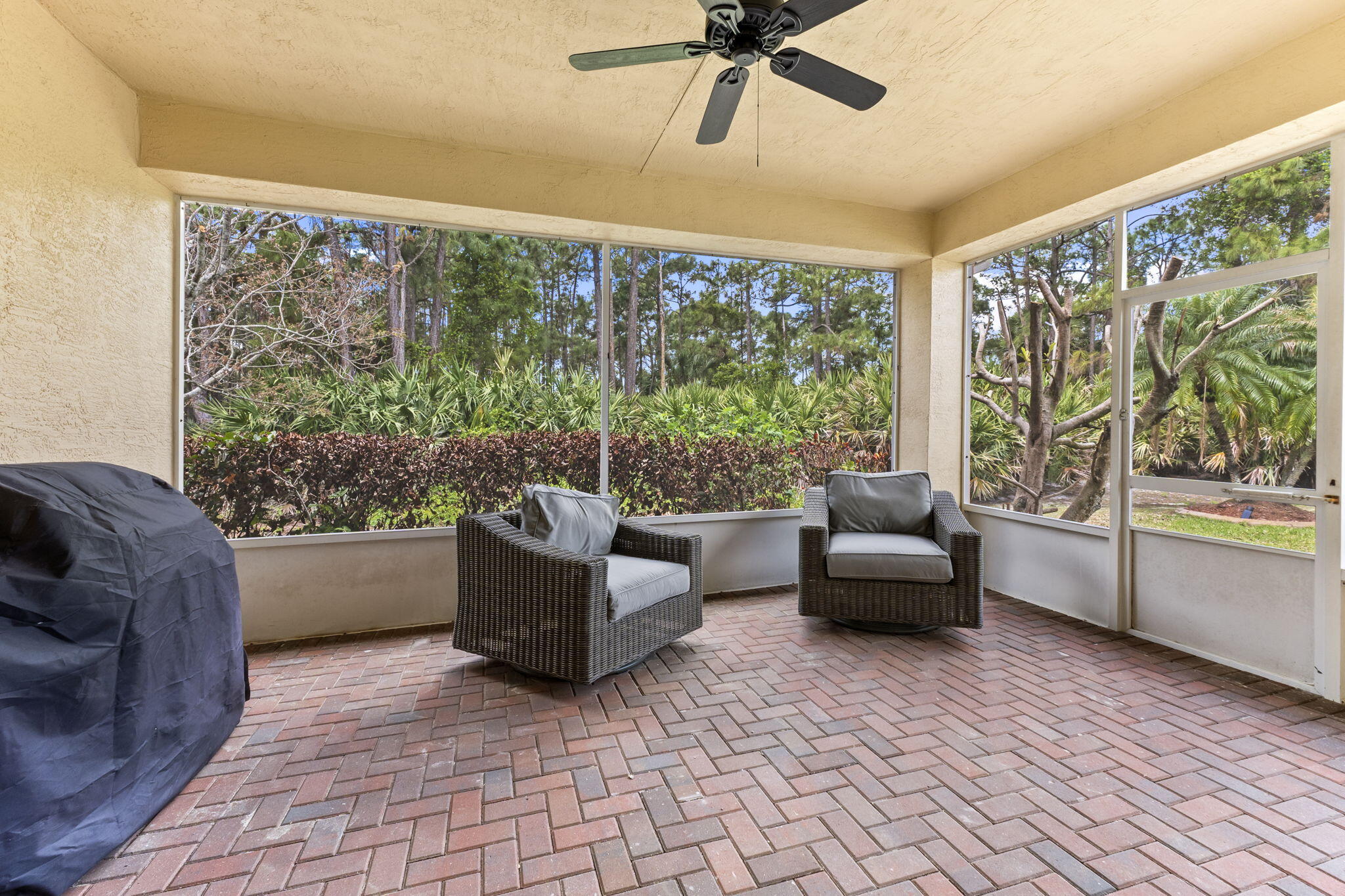 LAKEFOREST POINTE - Residential