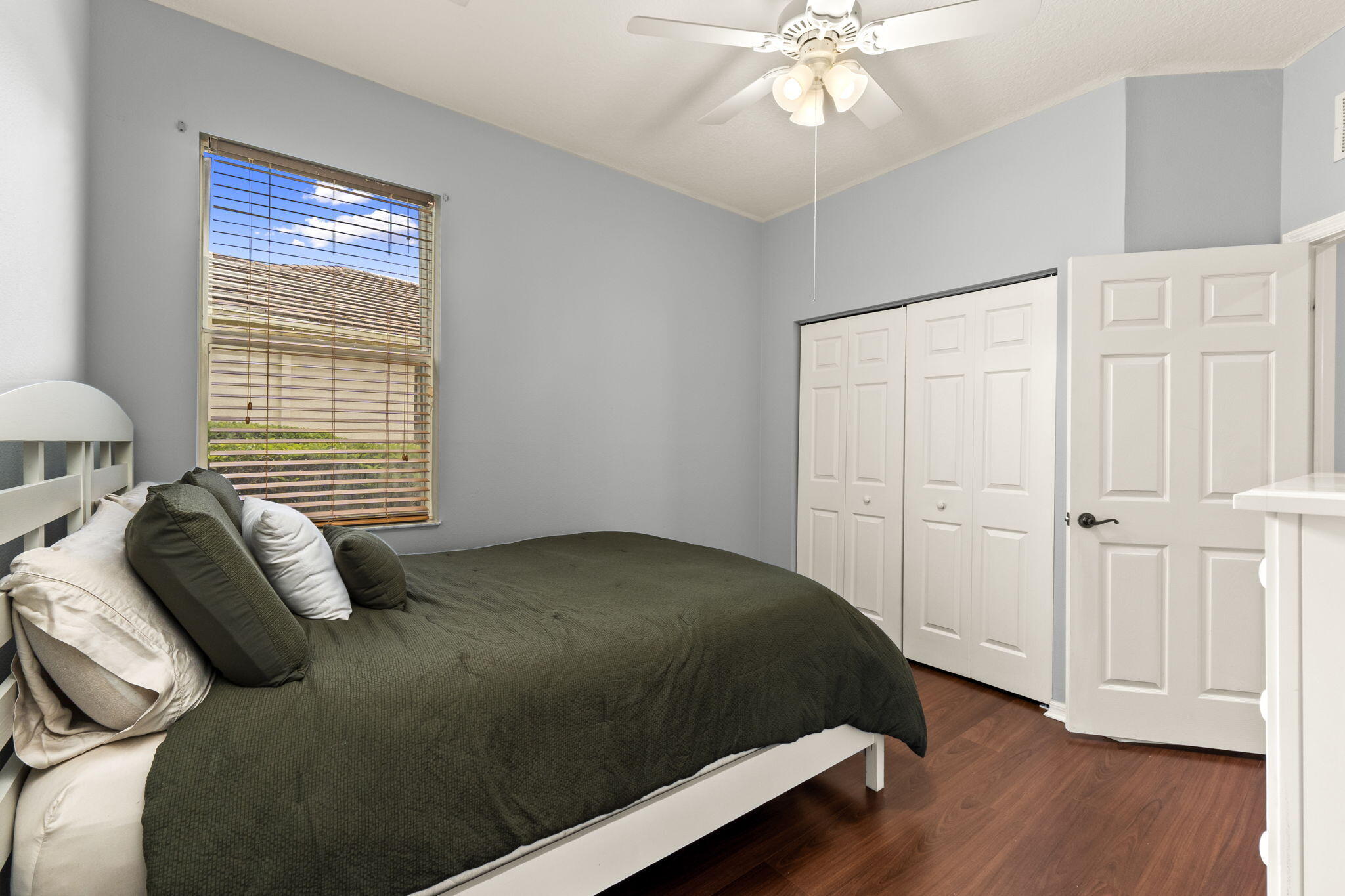 LAKEFOREST POINTE - Residential