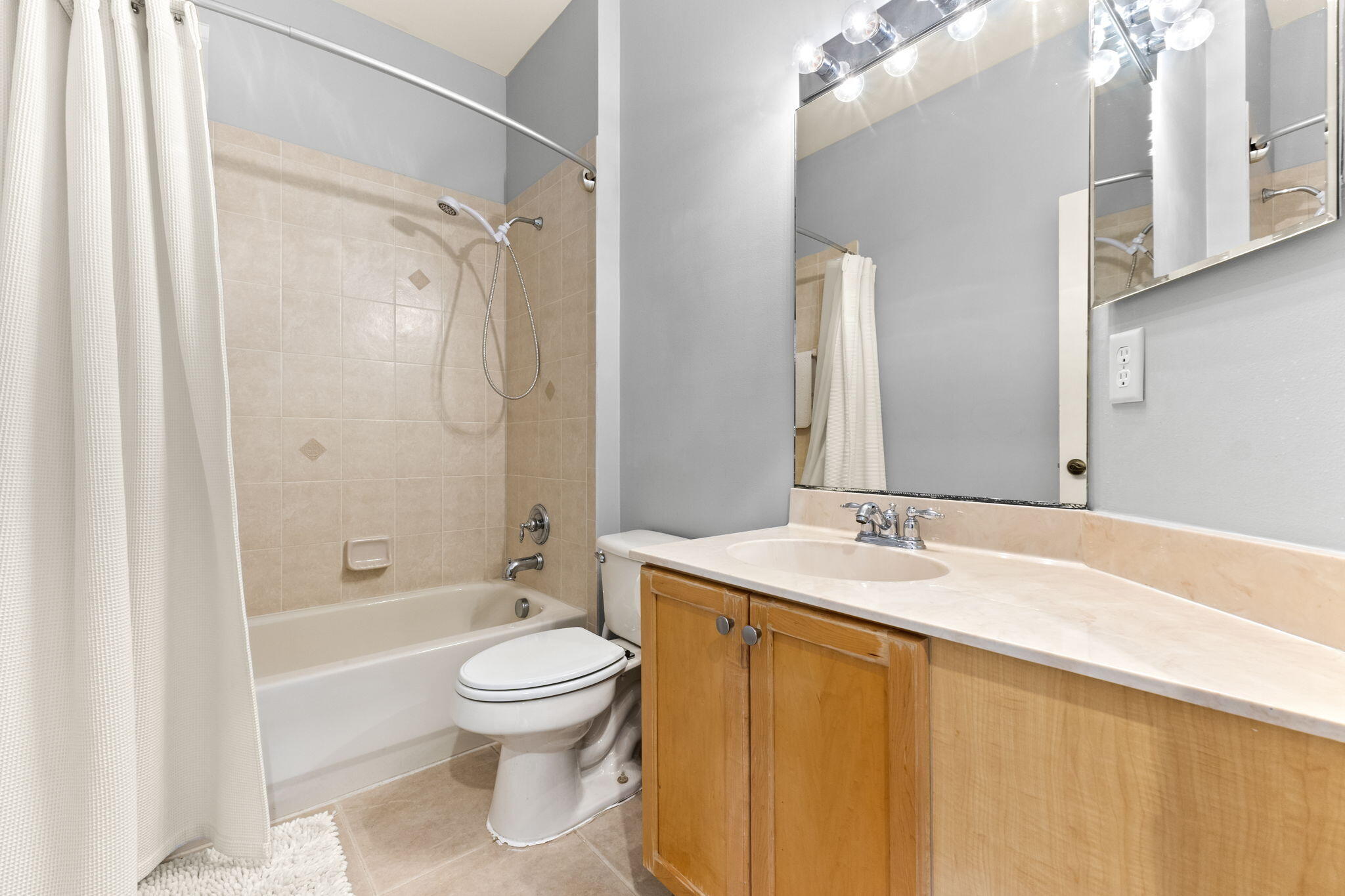 LAKEFOREST POINTE - Residential