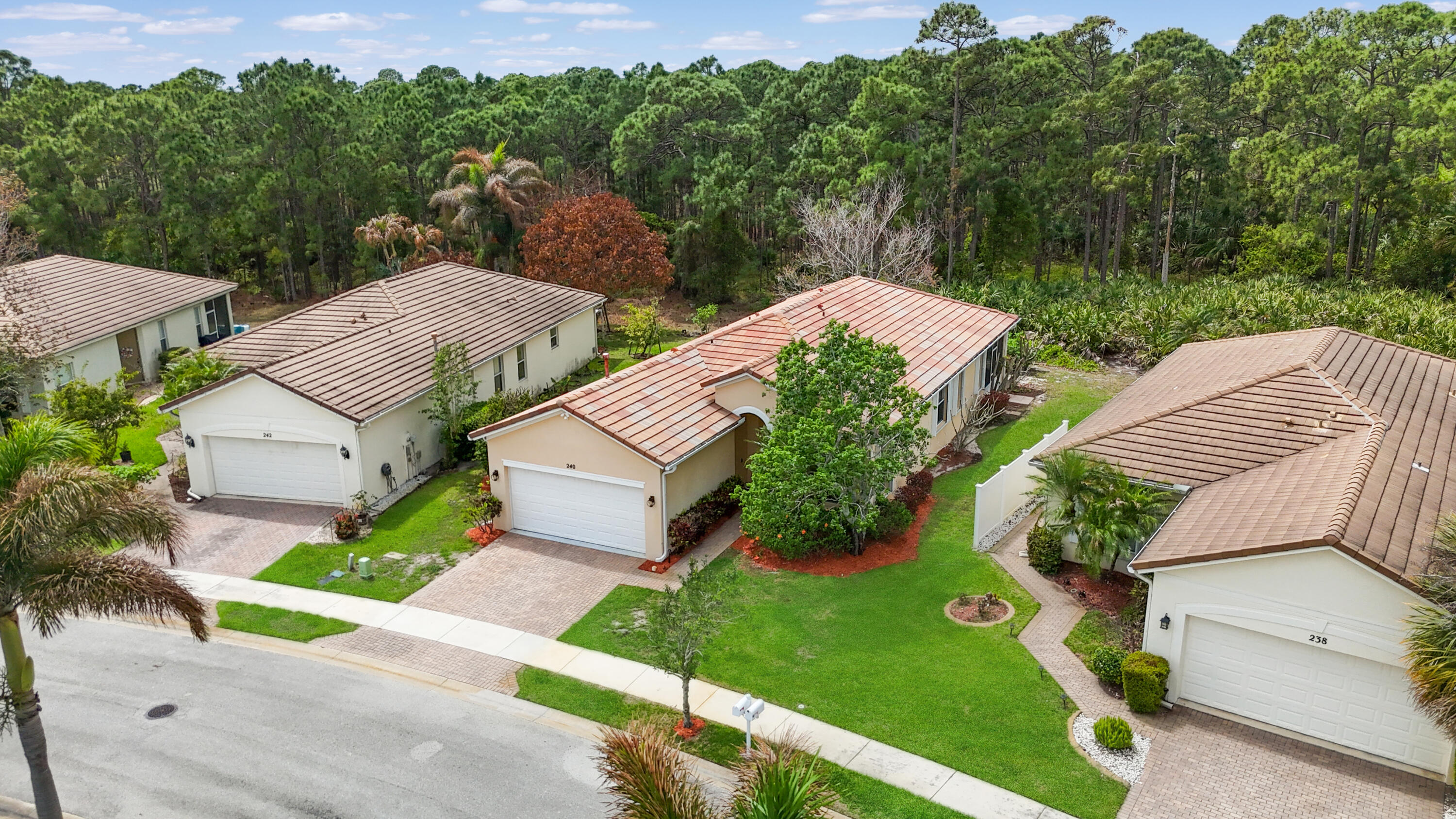 LAKEFOREST POINTE - Residential