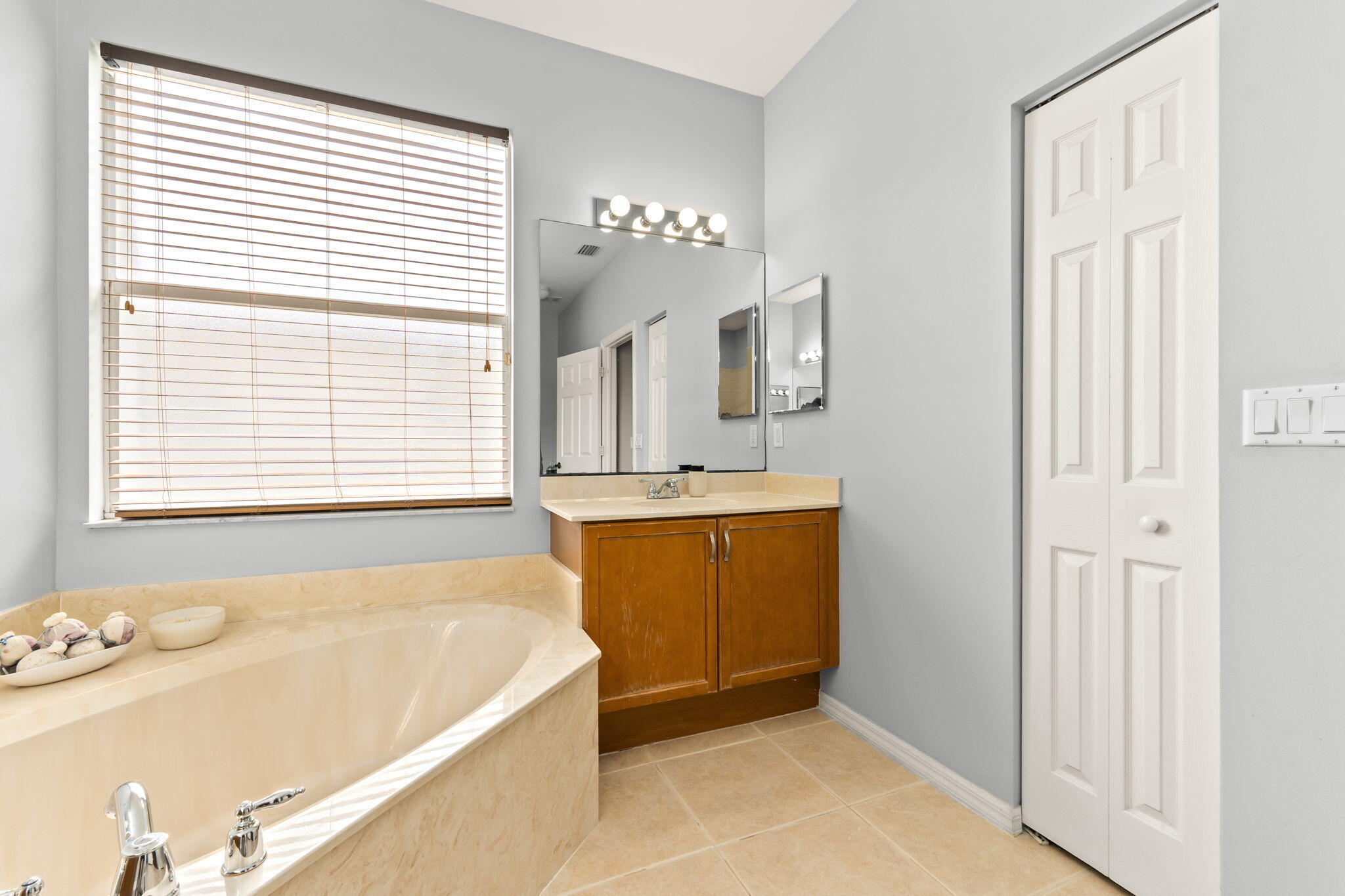 LAKEFOREST POINTE - Residential