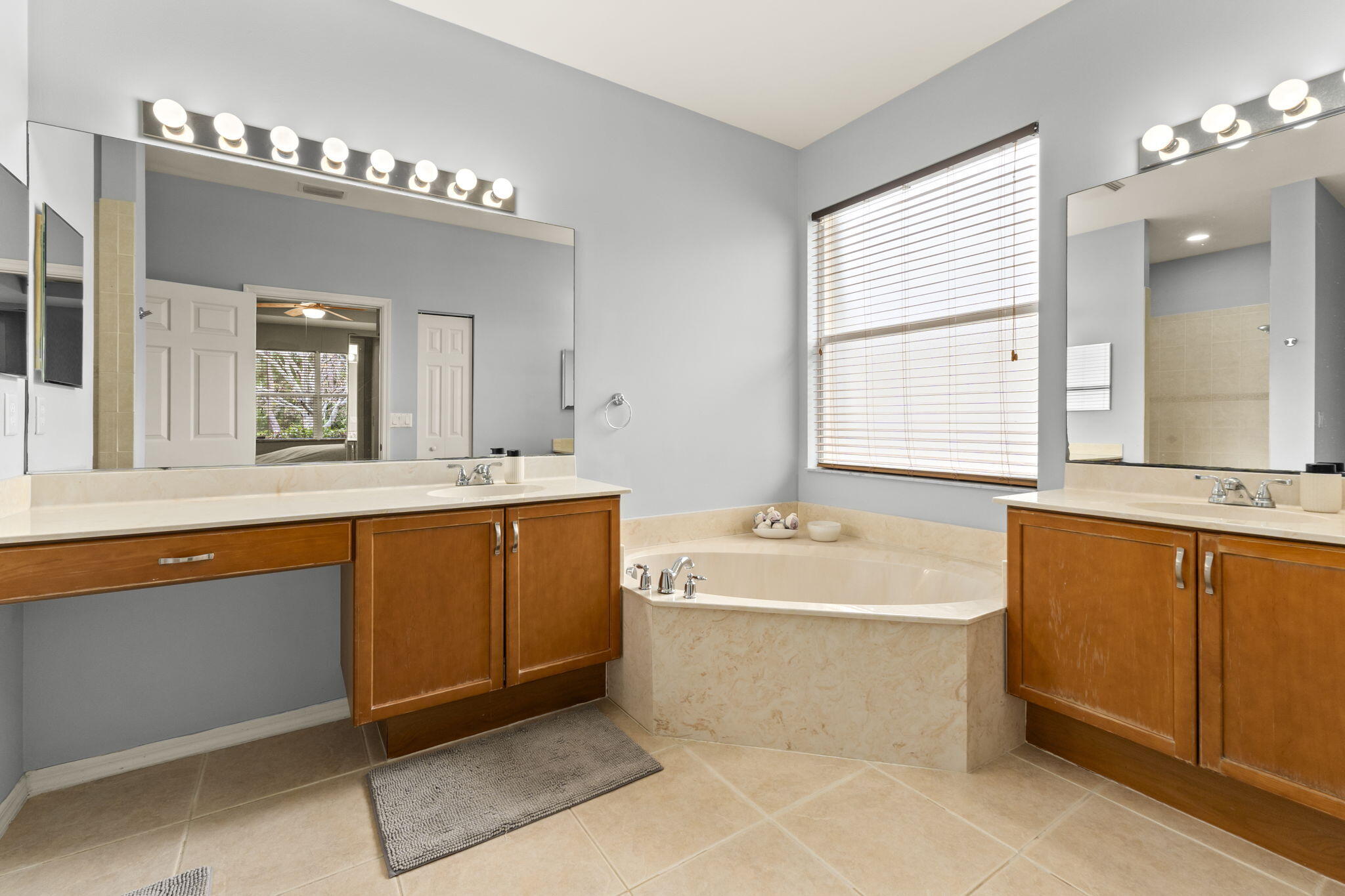 LAKEFOREST POINTE - Residential