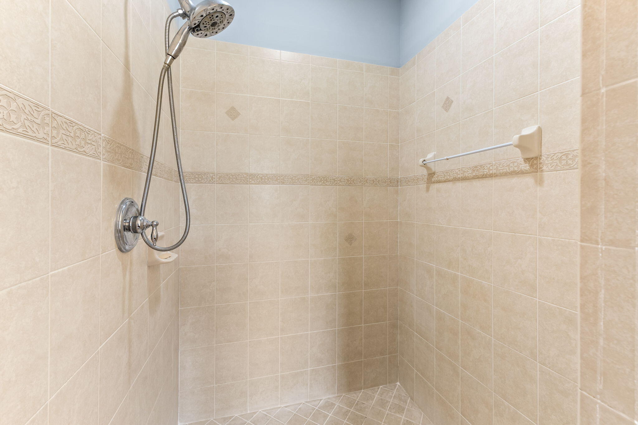 LAKEFOREST POINTE - Residential