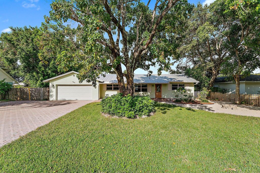 Photo of 243 W Riverside Drive, Jupiter, FL 33469 (MLS # R11031086)