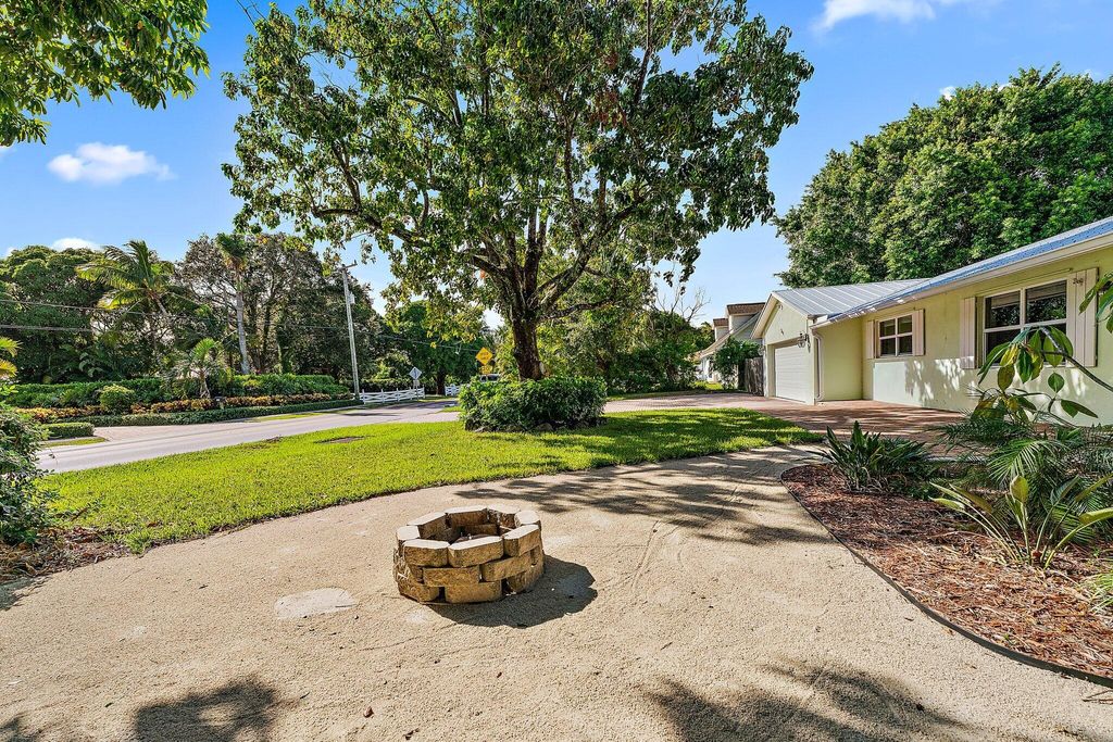 Photo of 243 W Riverside Drive, Jupiter, FL 33469 (MLS # R11031086)