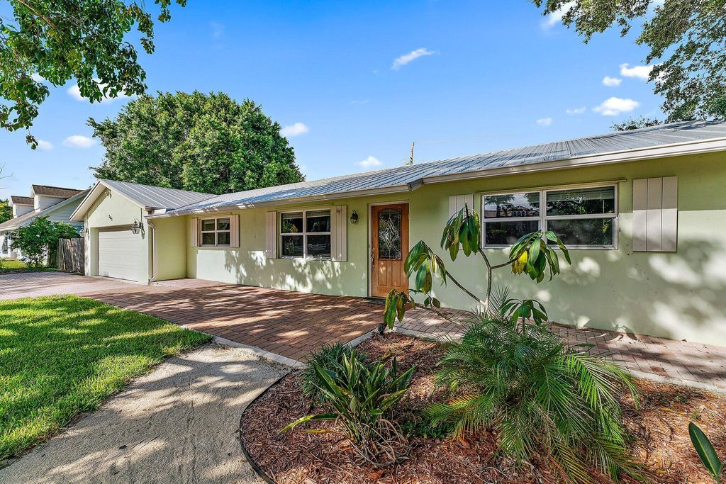 Photo of 243 W Riverside Drive, Jupiter, FL 33469 (MLS # R11031086)