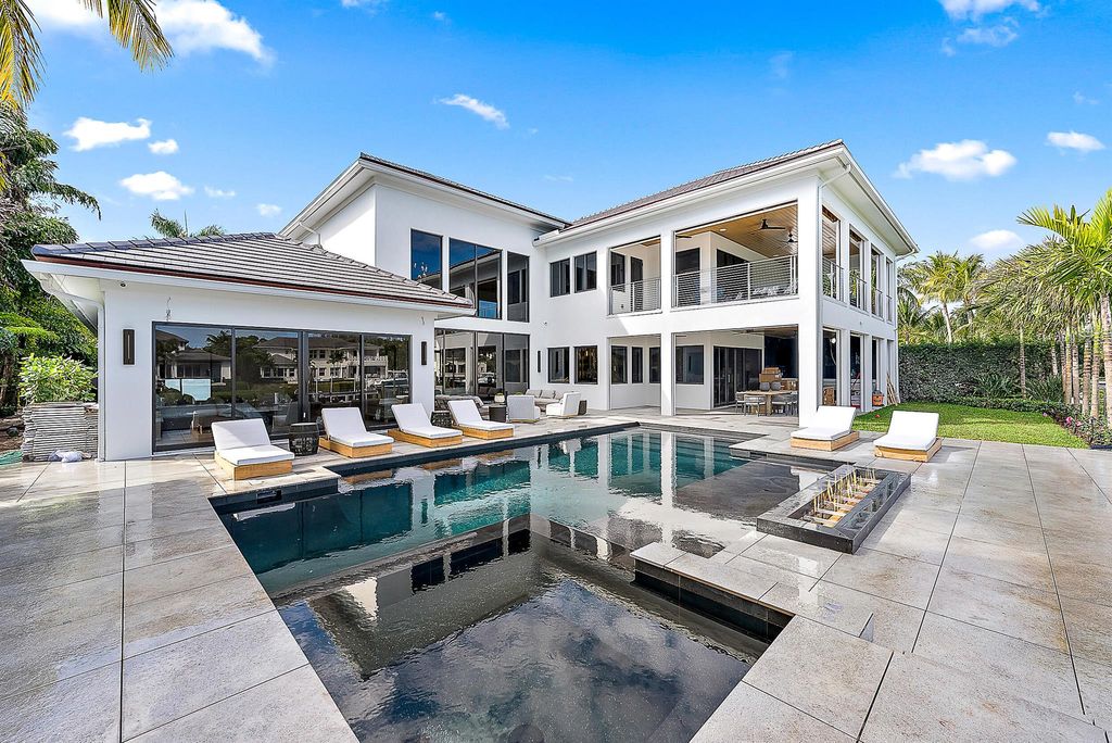 Photo of 126 Quayside Drive, Jupiter, FL 33477 (MLS # R11072726)