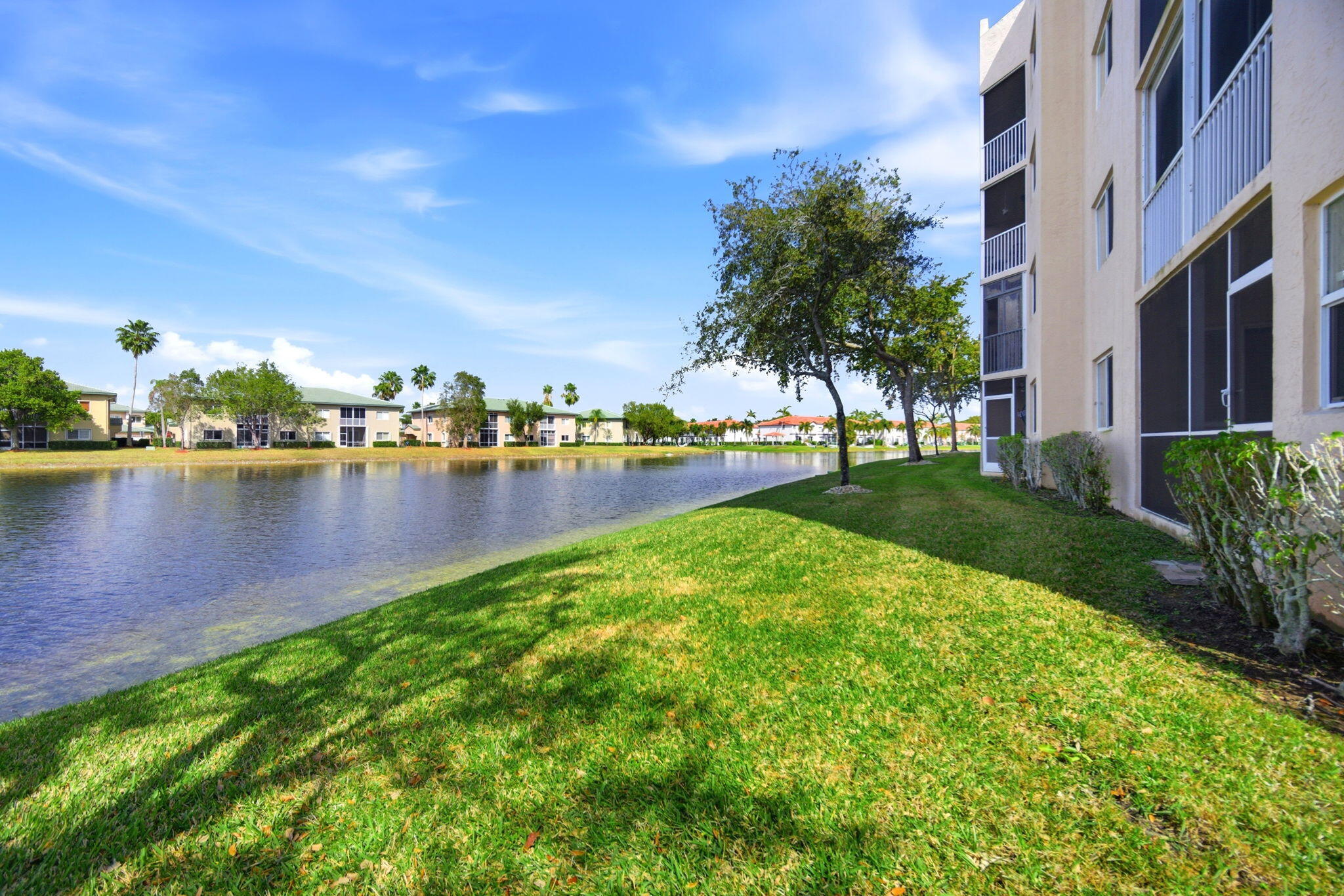 SOUTHAMPTON CONDOMINIUM H - Residential