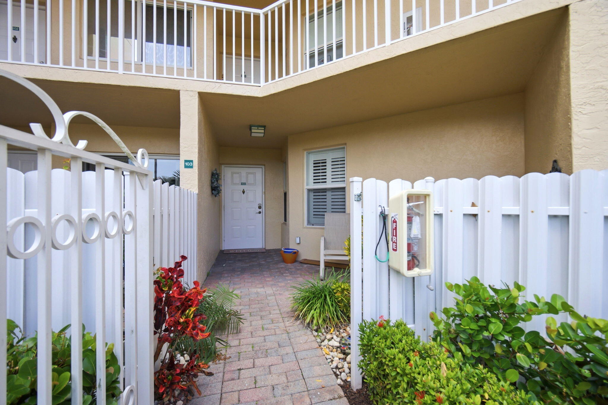 SOUTHAMPTON CONDOMINIUM H - Residential