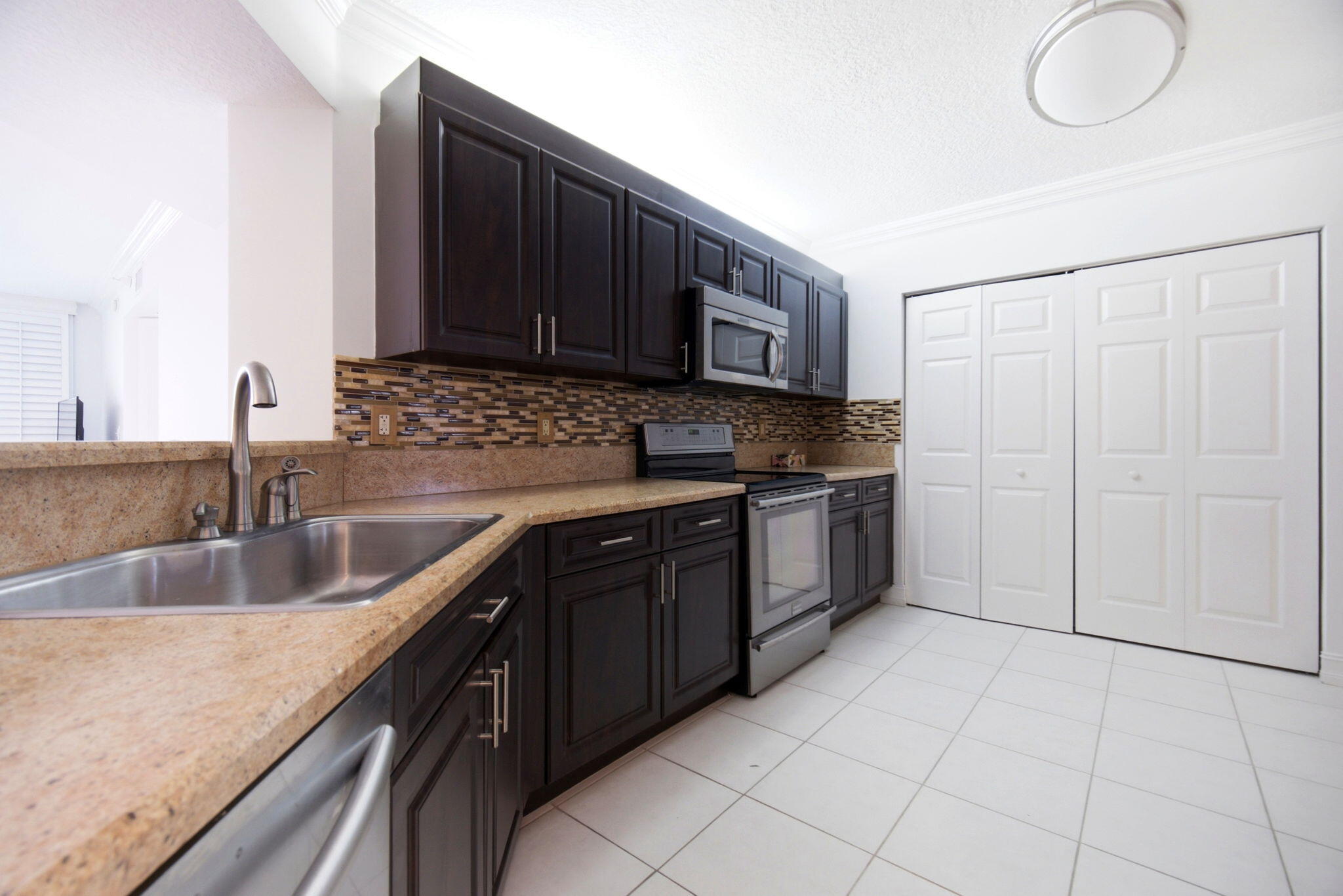 SOUTHAMPTON CONDOMINIUM H - Residential