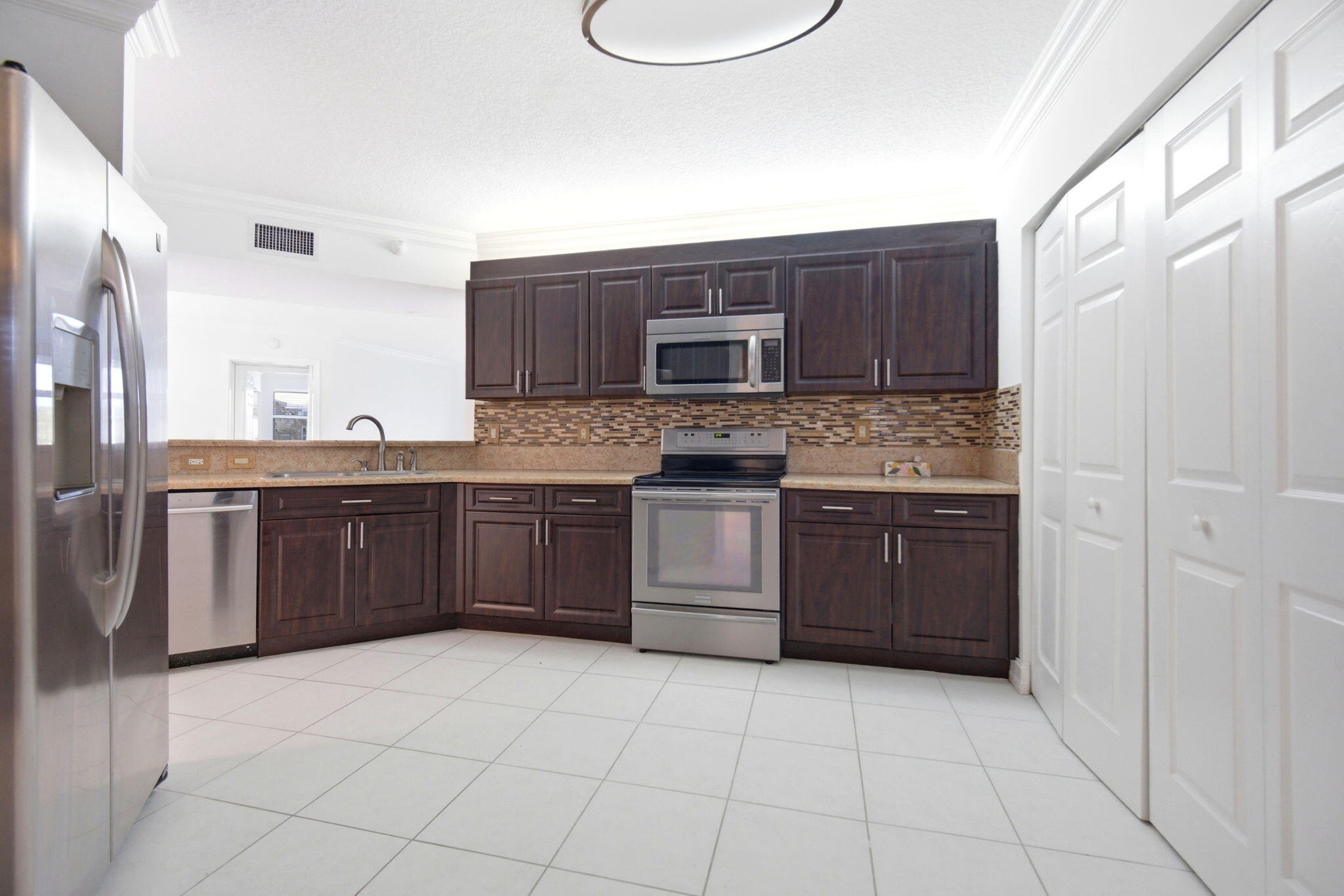 SOUTHAMPTON CONDOMINIUM H - Residential