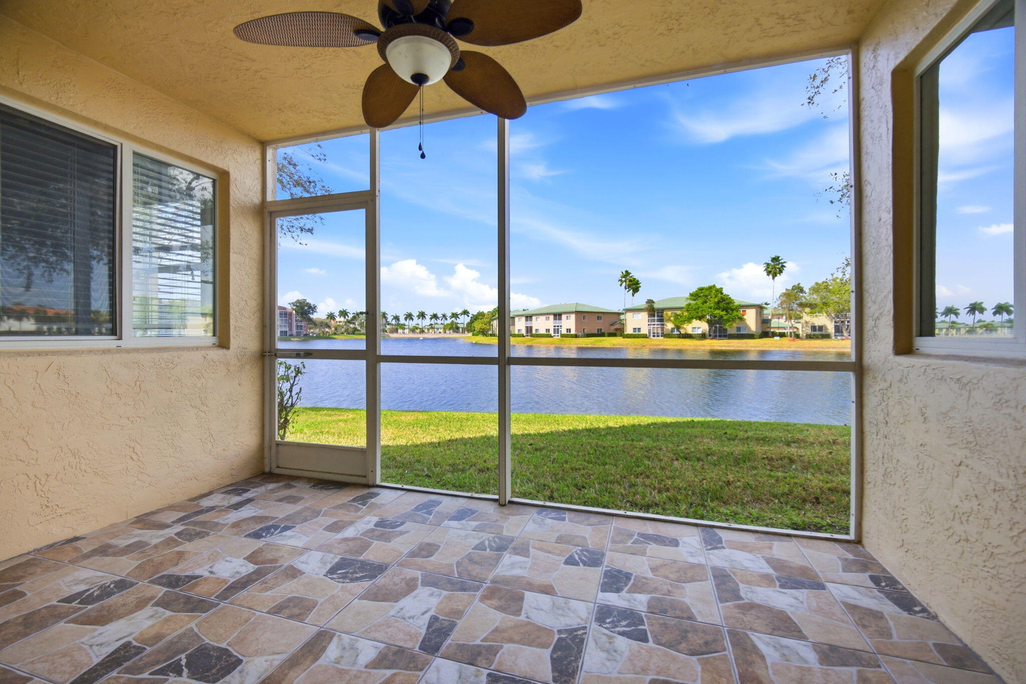 SOUTHAMPTON CONDOMINIUM H - Residential