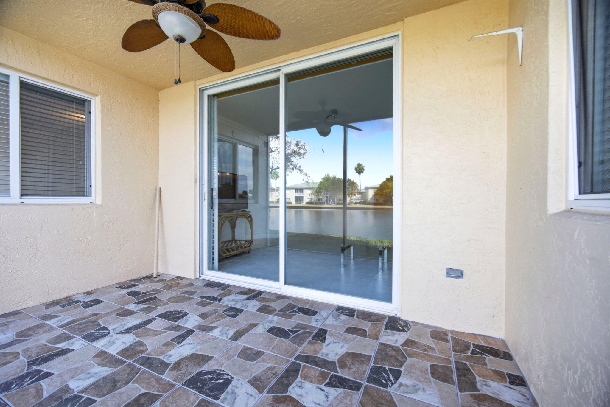 SOUTHAMPTON CONDOMINIUM H - Residential