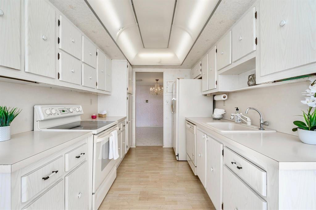 Del Prado - Residential