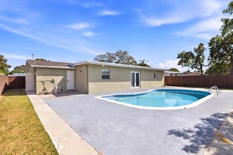 640 SW 68th Terrace Pembroke Pines FL 33023