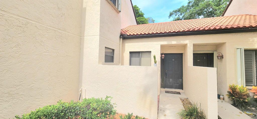 Photo of 14 Via De Casas Sur #102, Boynton Beach, FL 33426 (MLS # R11107267)