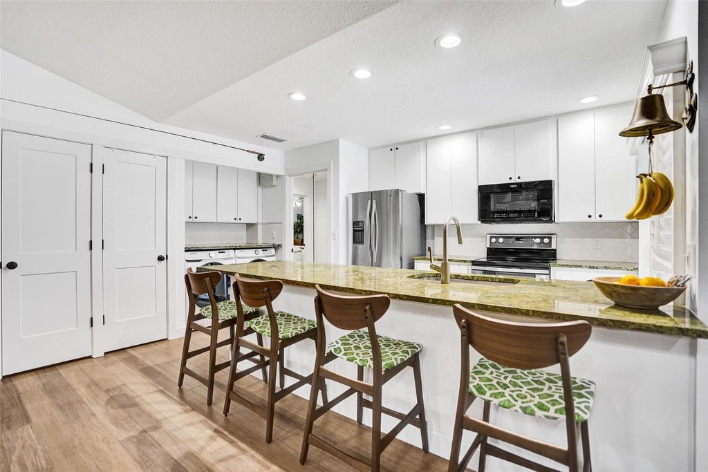 Photo of 10002 Chapman Oak Court #10002, Palm Beach Gardens, FL 33410 (MLS # F10512151)