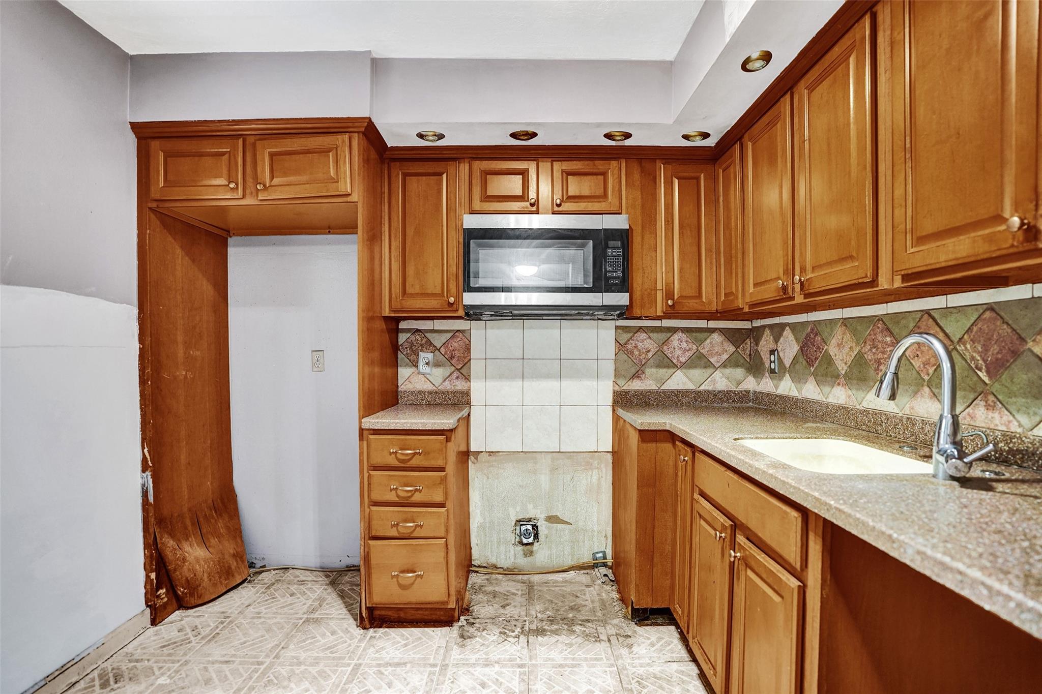View photos, virtual tours, details... 2801 Somerset Dr 101