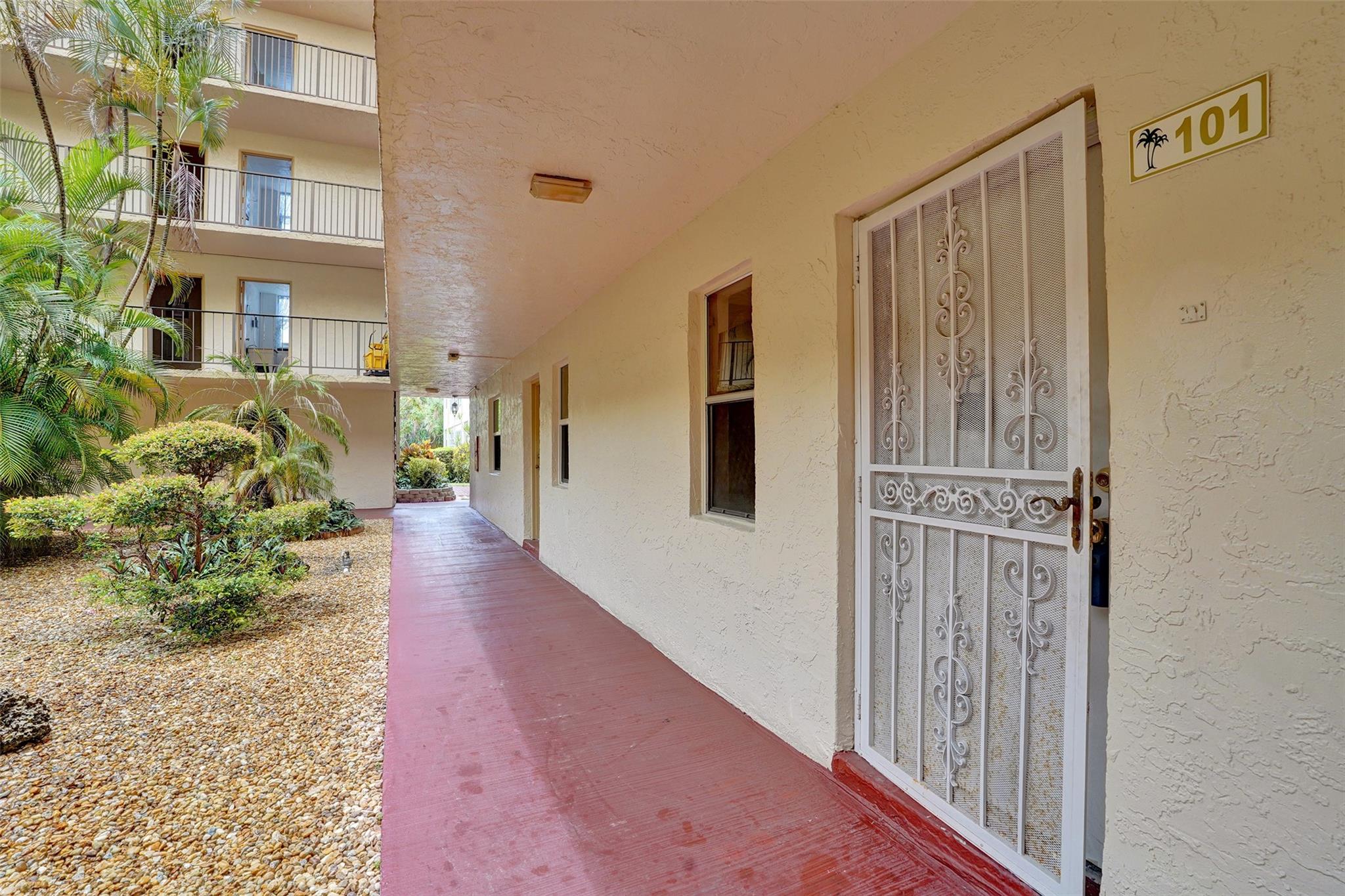 View photos, virtual tours, details... 2801 Somerset Dr 101