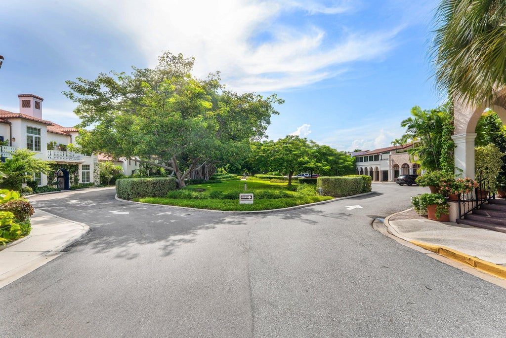 Photo of 215 PHIPPS Plaza #2, Palm Beach, FL 33480 (MLS # B26071047)