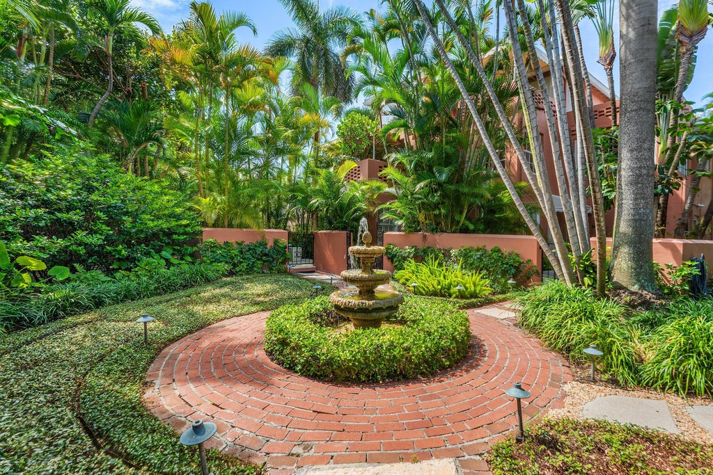 Photo of 215 PHIPPS Plaza #2, Palm Beach, FL 33480 (MLS # B26071047)