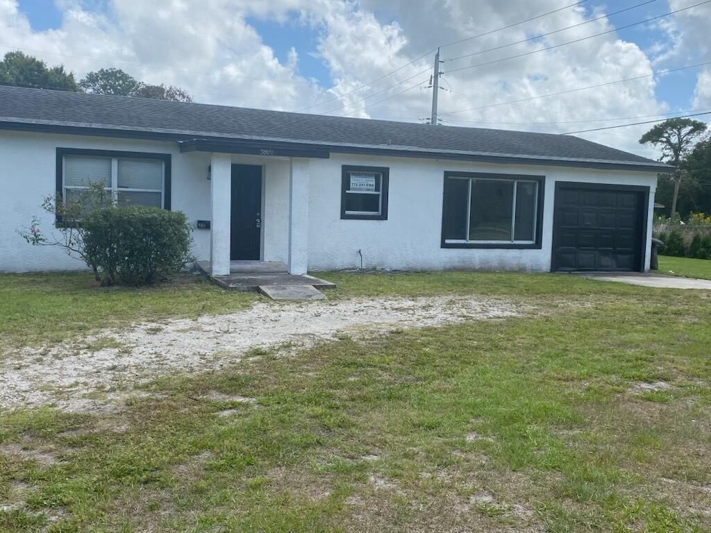 Photo of 3809 Avenue P, Fort Pierce, FL 34947 (MLS # F10544886)