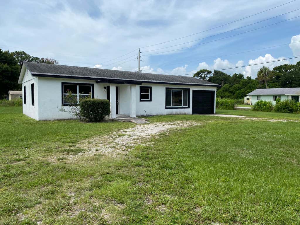 Photo of 3809 Avenue P, Fort Pierce, FL 34947 (MLS # F10544886)