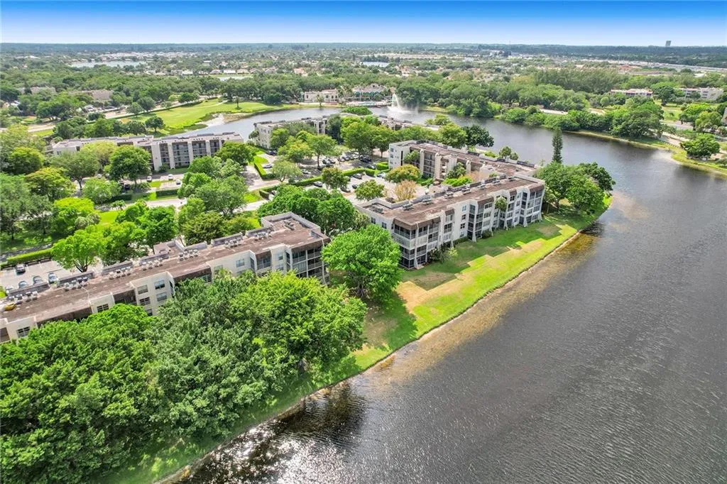 9430 POINCIANA Pl Unit 117  