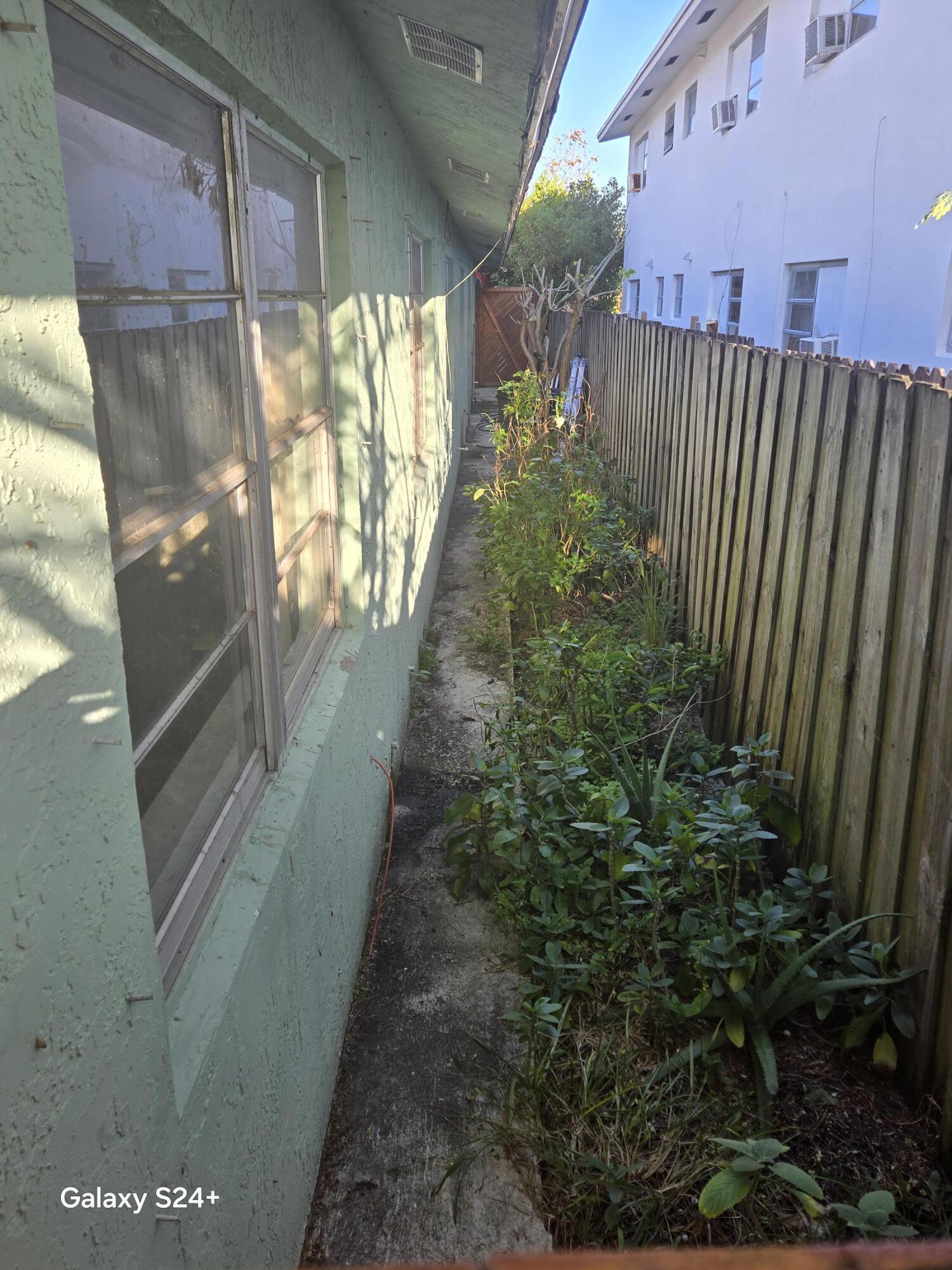 LAKE WORTH TOWN - Residential Income