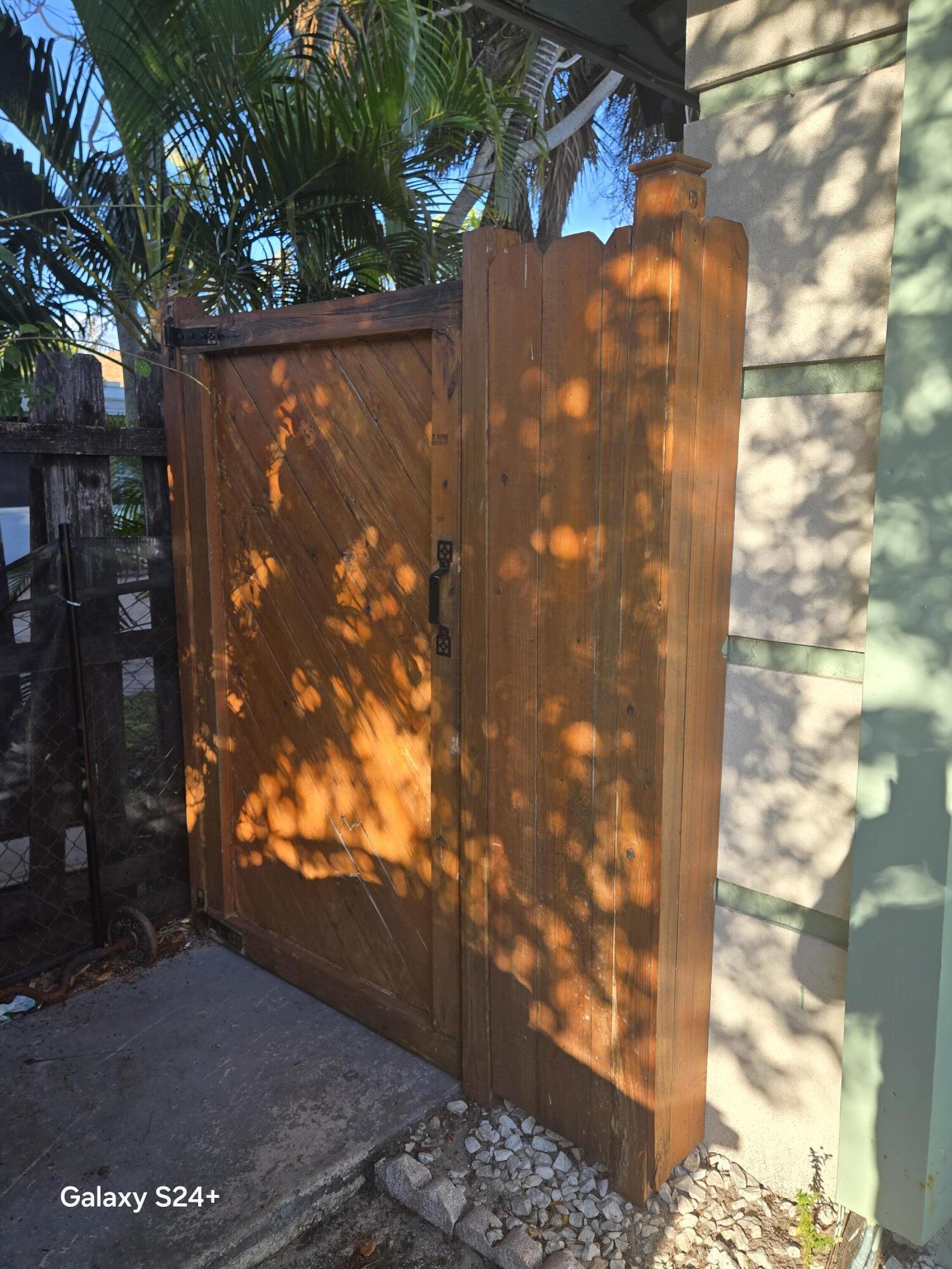 LAKE WORTH TOWN - Residential Income