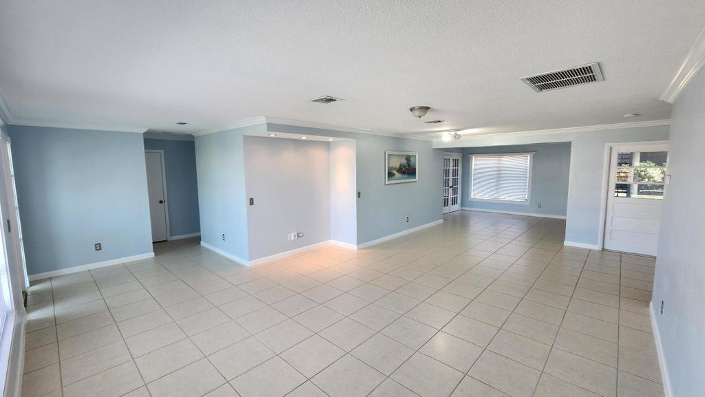 Photo of 308 SE Verada Avenue, Port Saint Lucie, FL 34983 (MLS # R10967240)