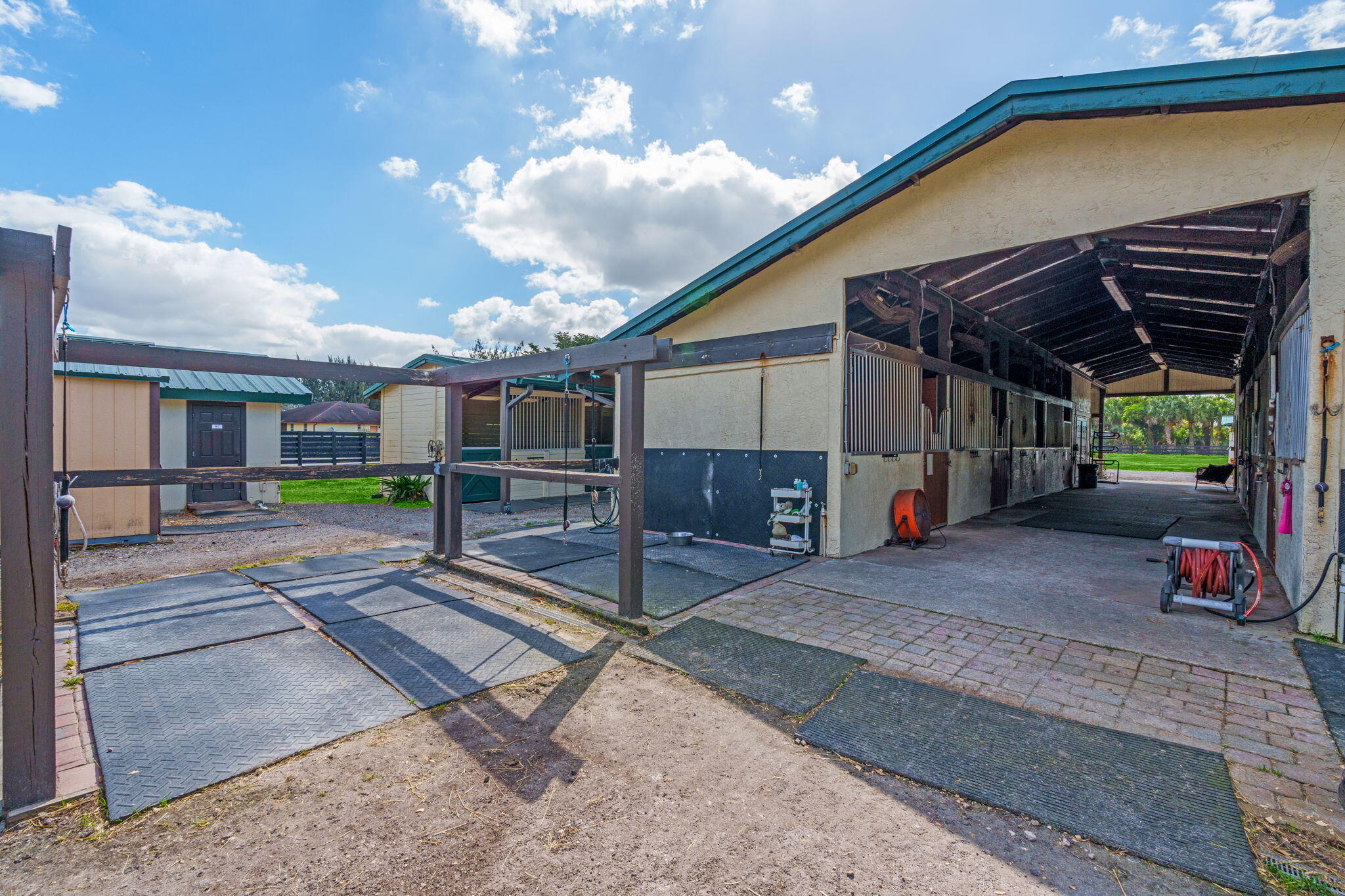 LOXAHATCHEE GROVES - Residential