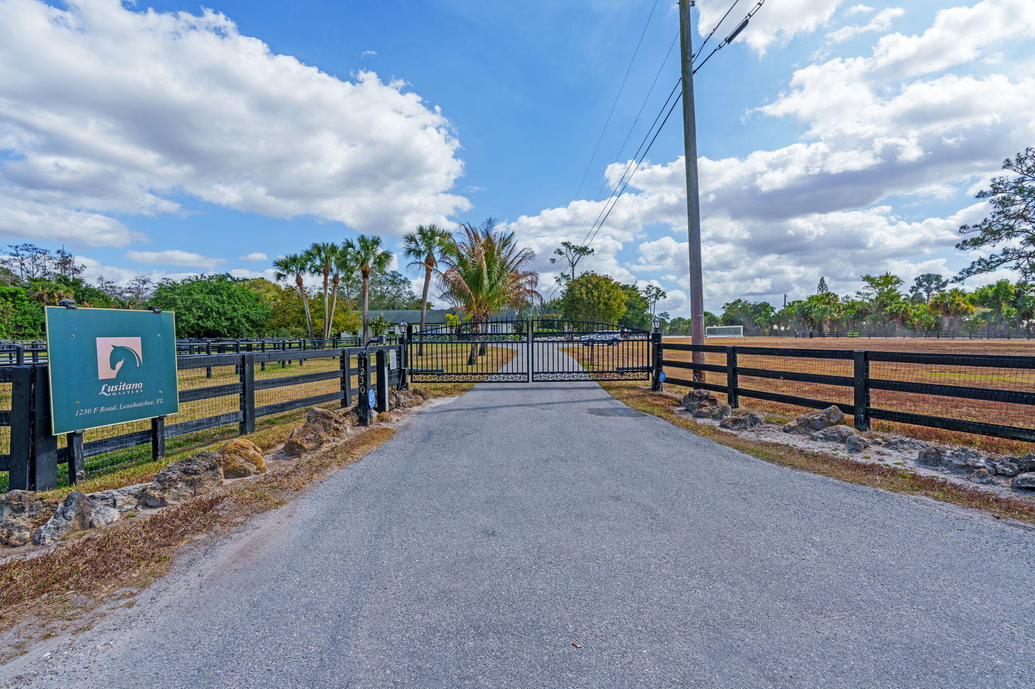 LOXAHATCHEE GROVES - Residential