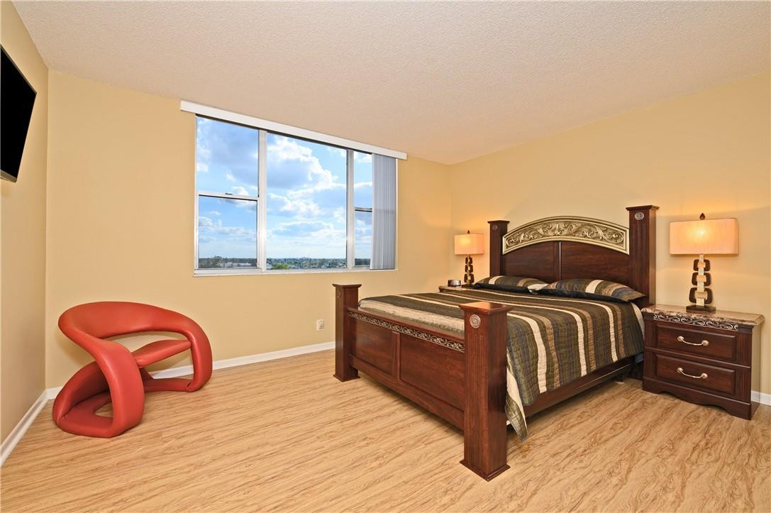 Hillcrest Condo - Residential