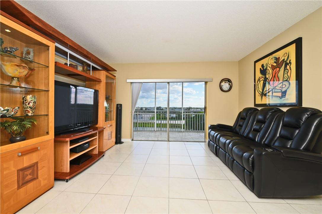 Hillcrest Condo - Residential